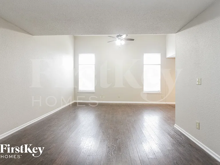 8145 Maple Stream Ln — Photo 2