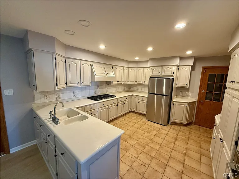 106 Keith Dr — Photo 7
