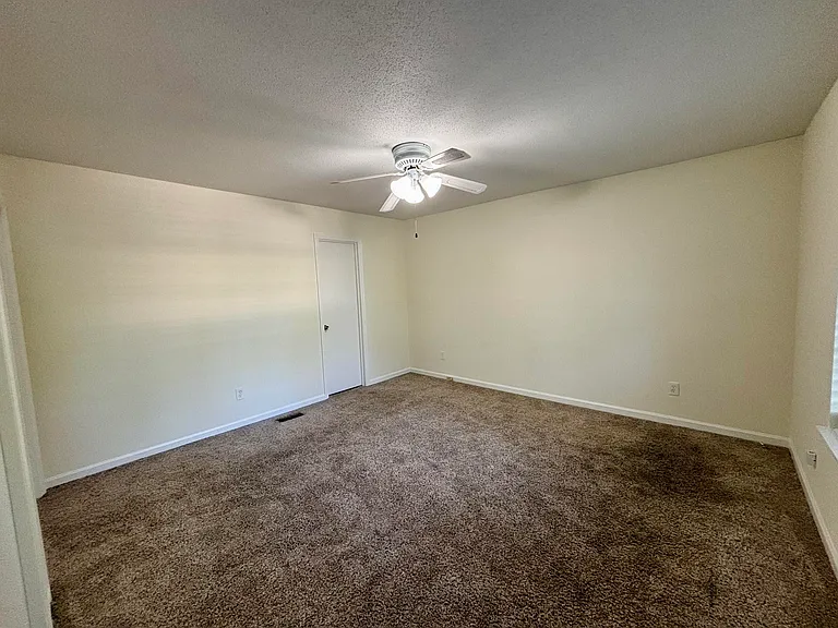210 Foxdale Dr — Photo 12