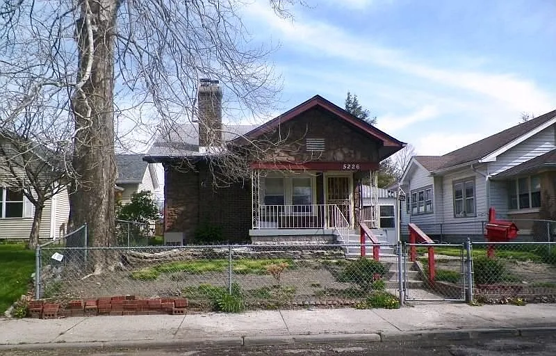 5226 E Walnut St photo 1
