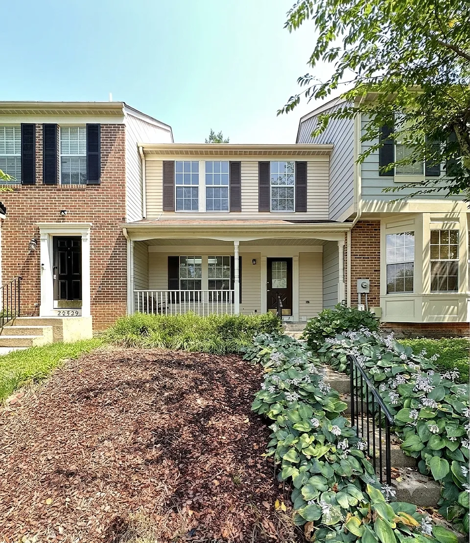 3 bed, 1320 sqft, $2,699 — Photo 1