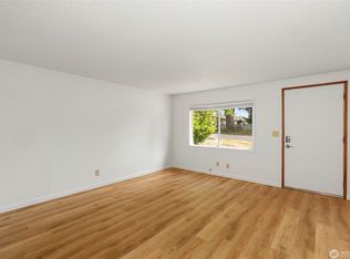 2020 E 15th St #2020, Bremerton, WA 98310
