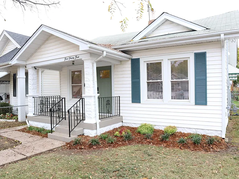 535 Lilly Ave — Photo 3