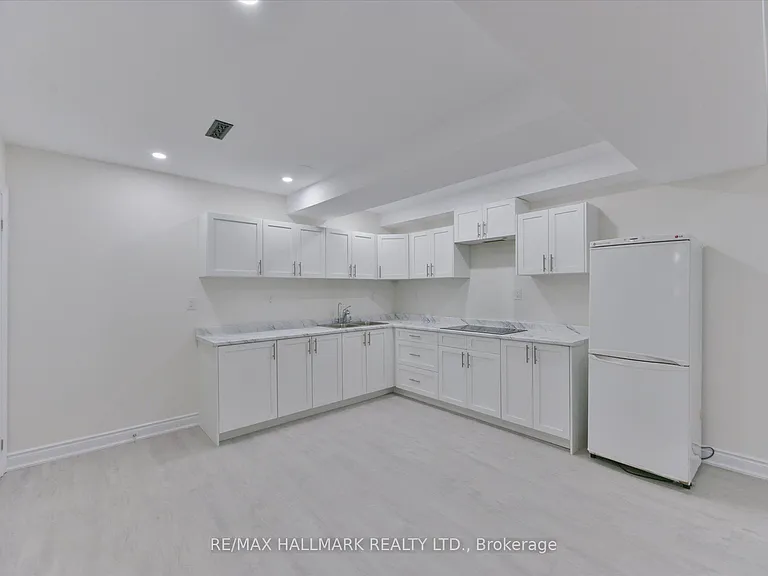 13918 Leslie St E — Photo 29