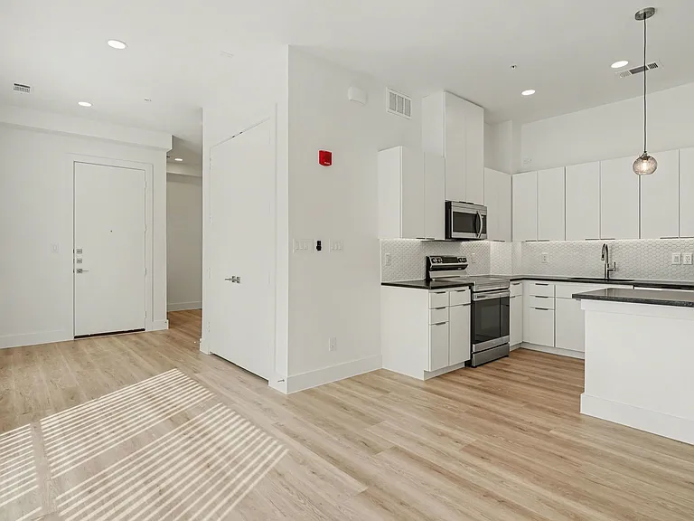2217 N Fitzhugh Ave #204 — Photo 4