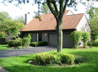 11 Lakewood Cir, Saint Charles, IL 60174