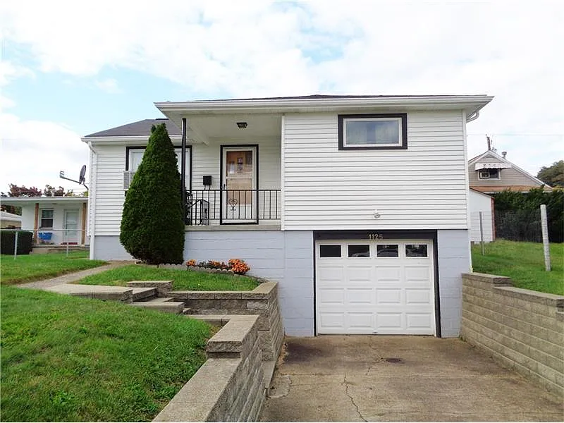 1125 Parkside Dr photo 1