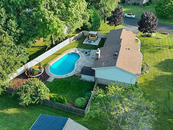 2nd image of 3802 Victoria Dr