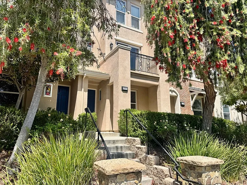 3 bed, 3.5 bath, 1603 sqft, $3,995 — Photo 1