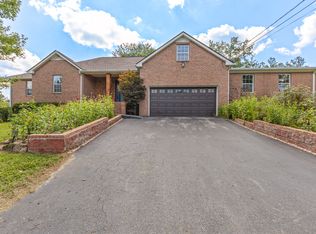 1198 W Grab Creek Rd, Dickson, TN 37055