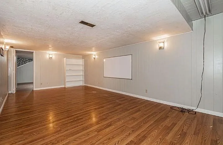 1501 Austin Ave — Photo 16