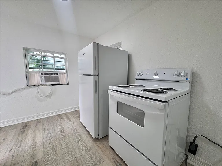 27 Norwood St #4 — Photo 7