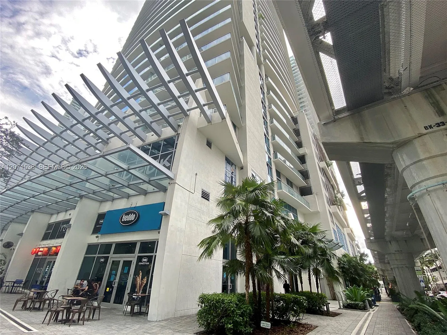 1100 Millecento Residence — Photo 1