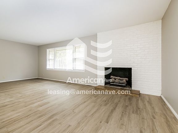 1392221_003_wm_-_living_room_13300309.jpg