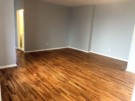 3rd image of 922 Bronx Park S APT 4E