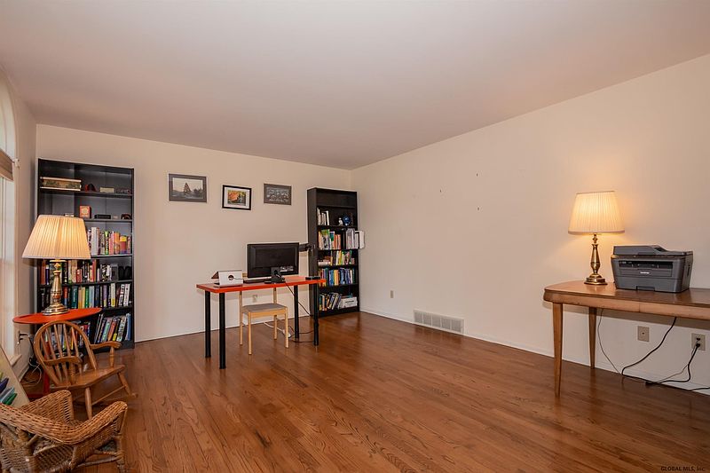 5th image of 1012 DIBELLA Drive