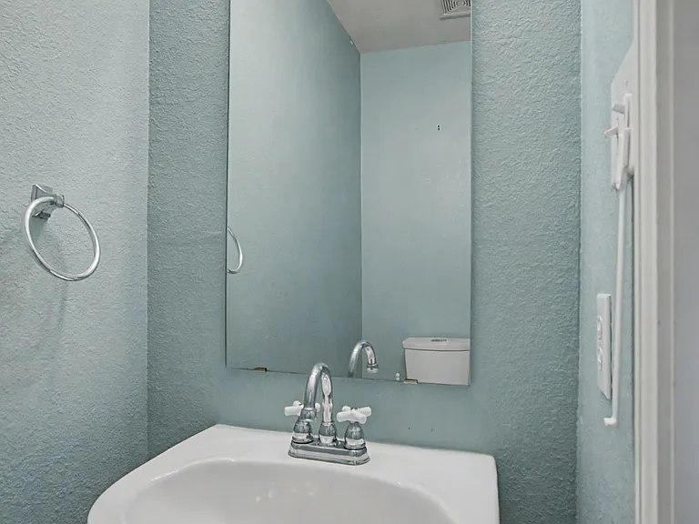 5016 Meridian Ln — Photo 18