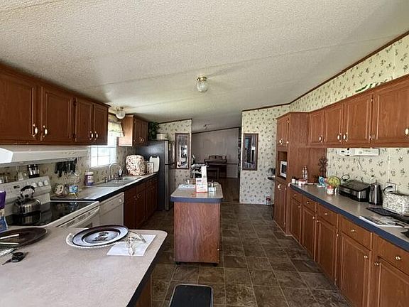 2nd image of 186 Justice Ave