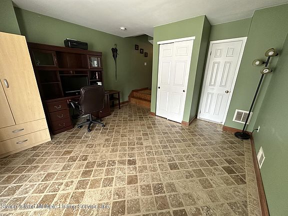 2nd image of 6 E Delmar Ave