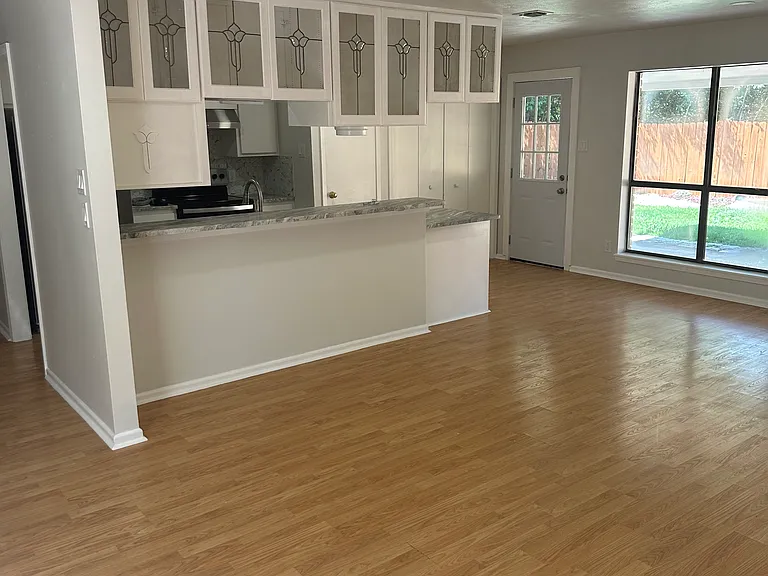 806 Lloyd Dr — Photo 8