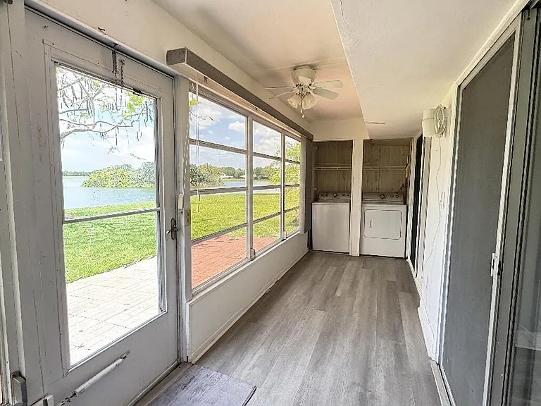 220 Seville Ct #J — Photo 14