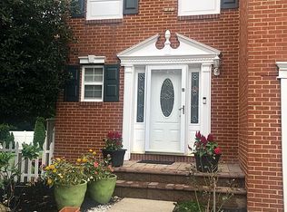 11 Villanova Dr, Kendall Park, NJ 08824