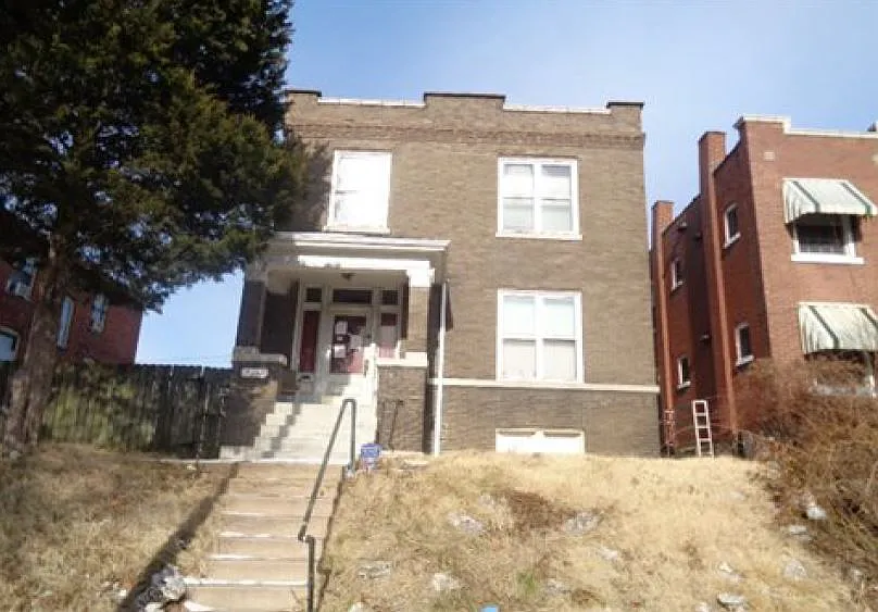 4513 S Grand Blvd photo 1