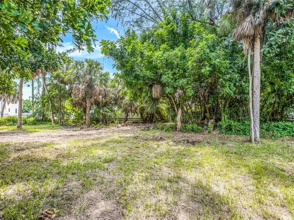 3460 Seagrape Dr, Sarasota, FL 34242