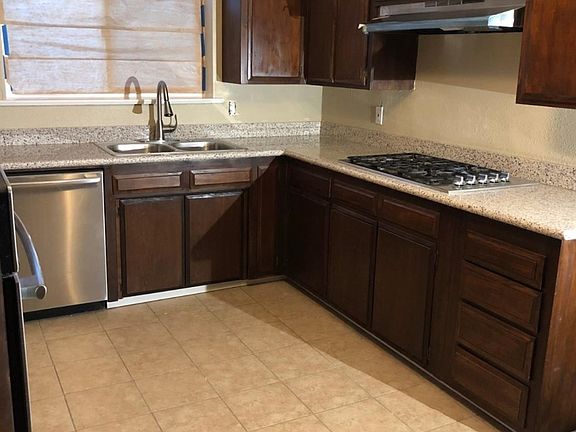 3rd image of 1390 Tamarack Ave