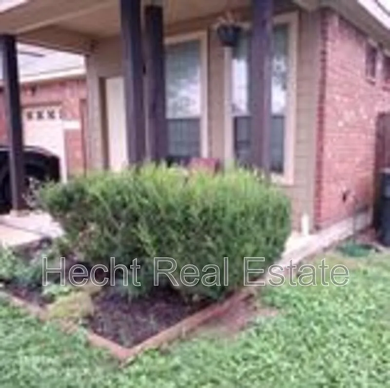 3 bed, 2.0 bath, 1268 sqft, $1,495 — Photo 2