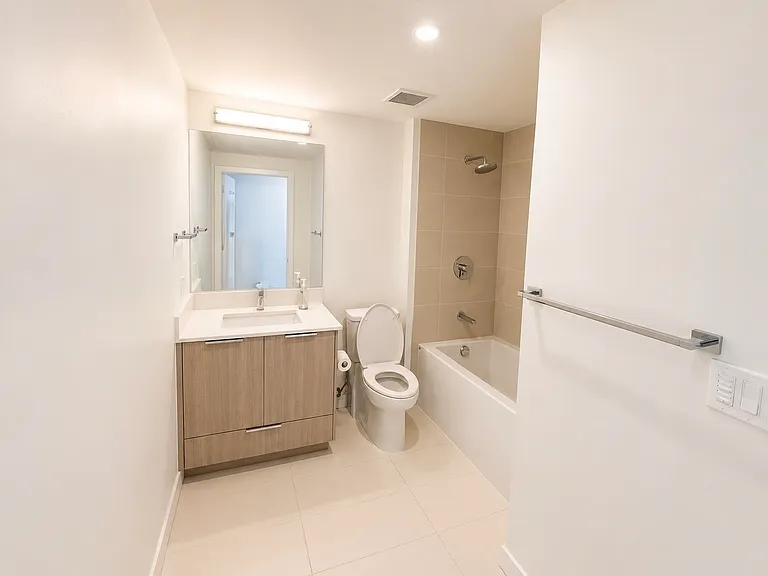 1471 Hunter St #1304 — Photo 12