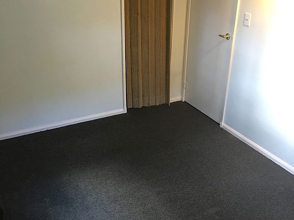 5th image of 58 School St