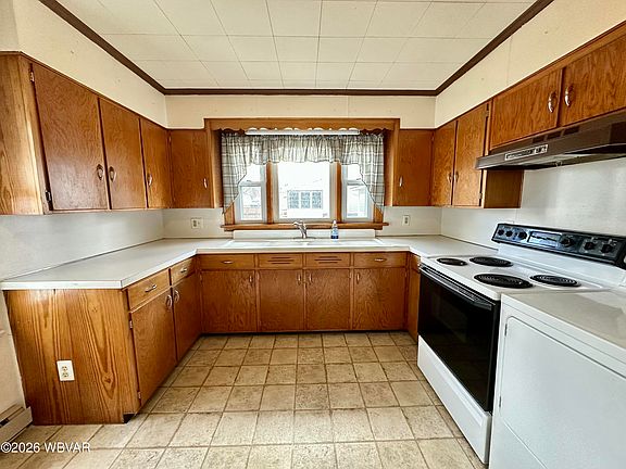 4th image of 301 Glover St