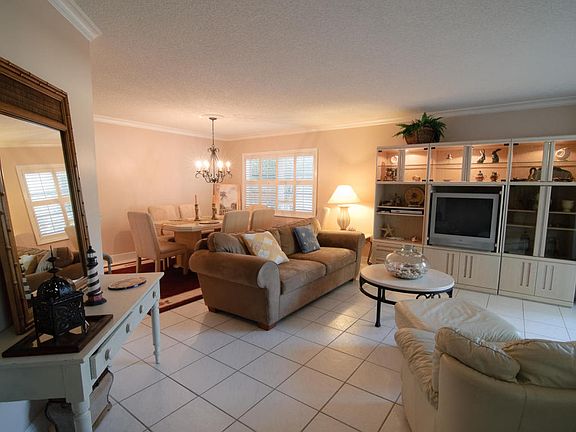 5th image of 221 Seabreeze Cir