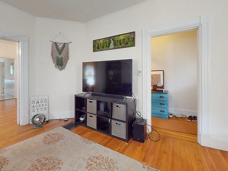 118 Waverly St #1 — Photo 7