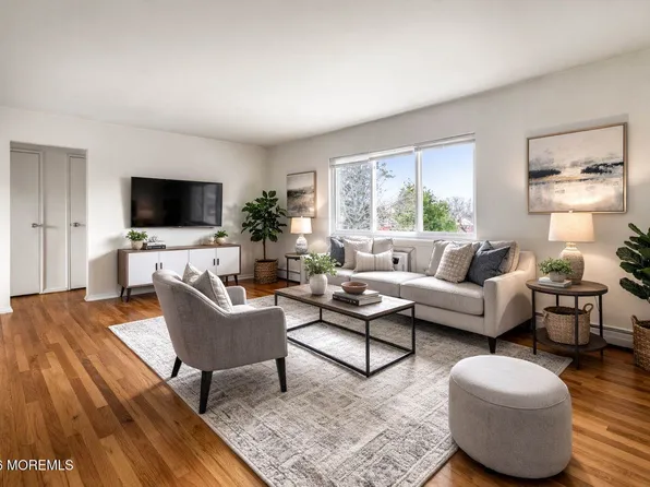 15 Azalea Ct, Eatontown, NJ 07724