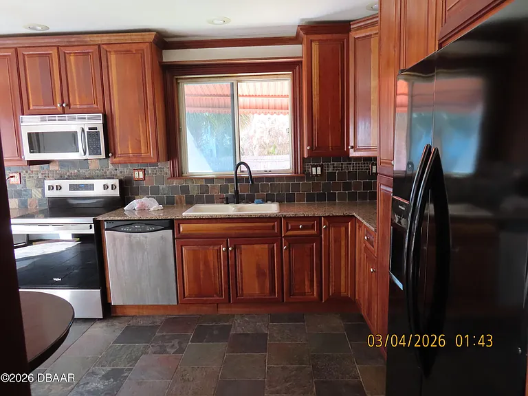 112 Fox Pl — Photo 40