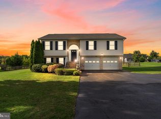 562 Michigan Dr, Falling Waters, WV 25419