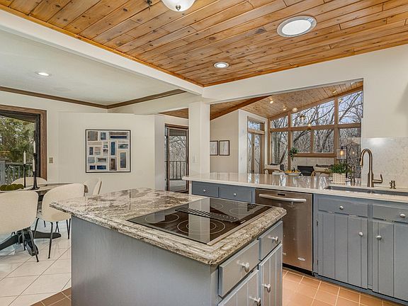 5th image of 908 Woodlawn Ct