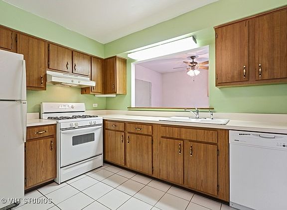 3rd image of 106 W 64th Lake Dr #202