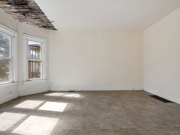 5th image of 820 E 90th Pl