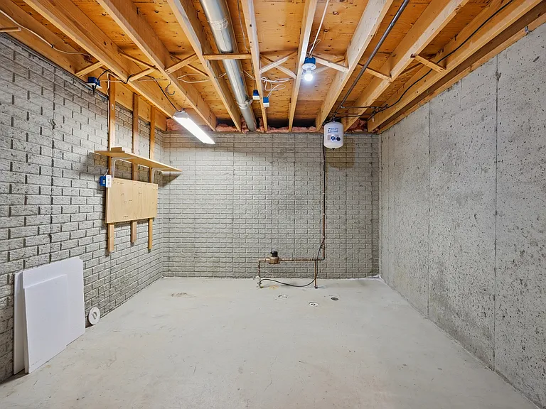 4421 Honeysuckle Dr — Photo 46