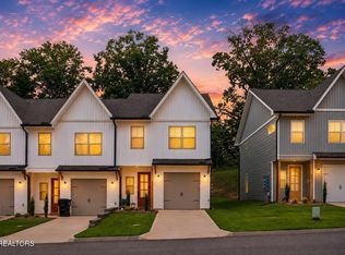 8415 Whisper Ln, Powell, TN 37849