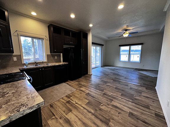 4th image of 834 Teal Ct SE