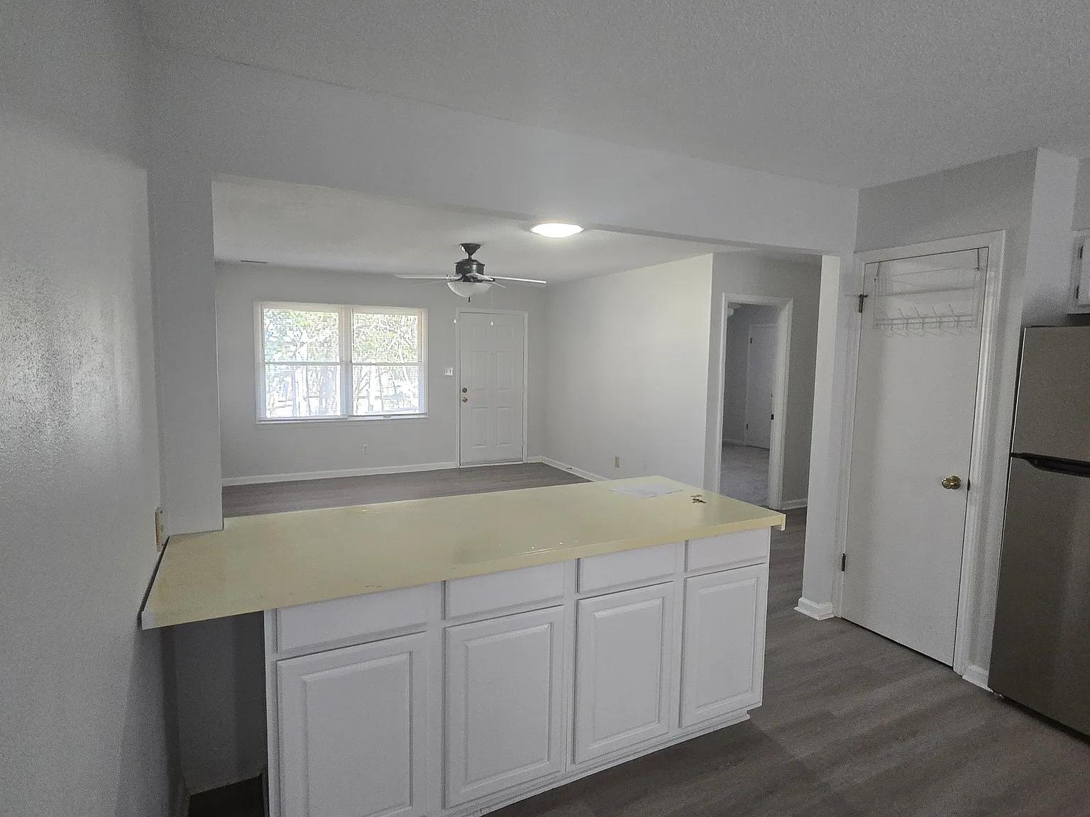 2 bed, 870 sqft, $1,700 — Photo 2