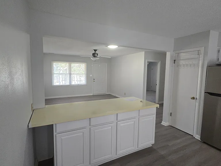 108 Pleasant Dr #C — Photo 2