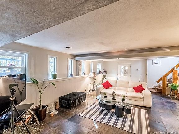 4th image of 3317 Woods Dr NE
