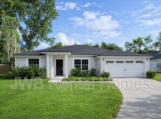 525 Renne Dr N, Jacksonville, FL 32218