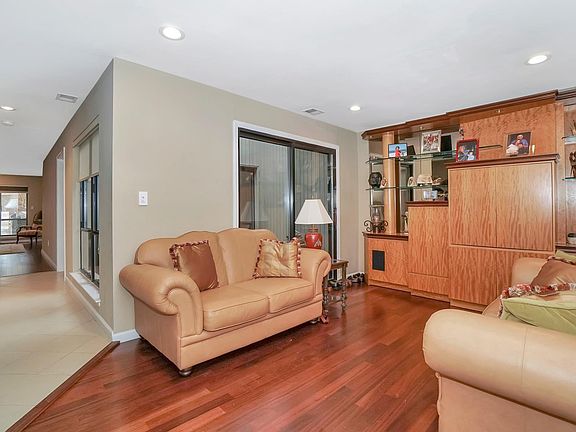 5th image of 209 Northwood Ct