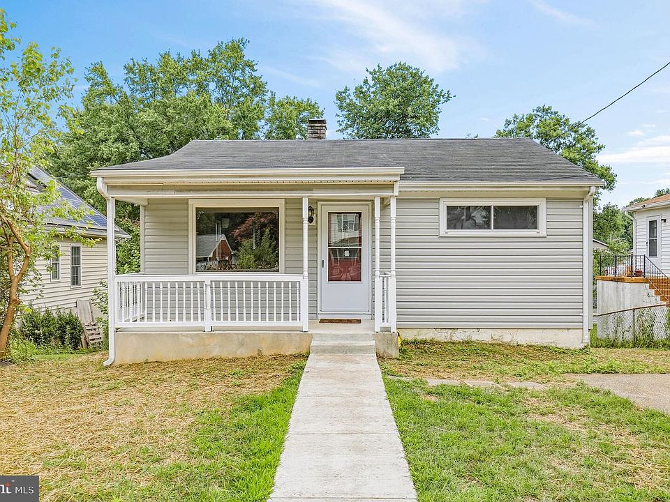 1st image of 9841 Lyon Ave